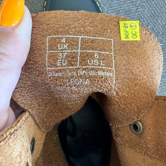 DR. MARTENS Leona Women’s Vintage Smooth Leather Heeled Boots - Picture 10 of 12